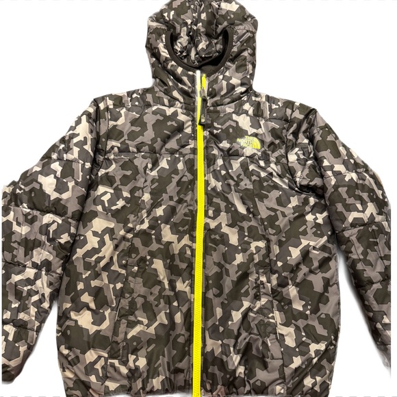 The North Face Other - The North Face Jacket Boys Puffer Full Zip Reversible Camo size Large 14/16